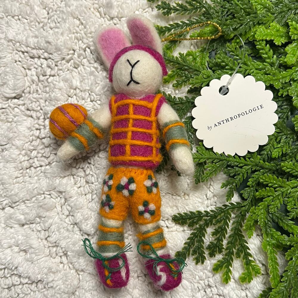 Anthropologie SPORTY BUNNY FELT Critter ORNAMENT Christmas Basketball Rabbit